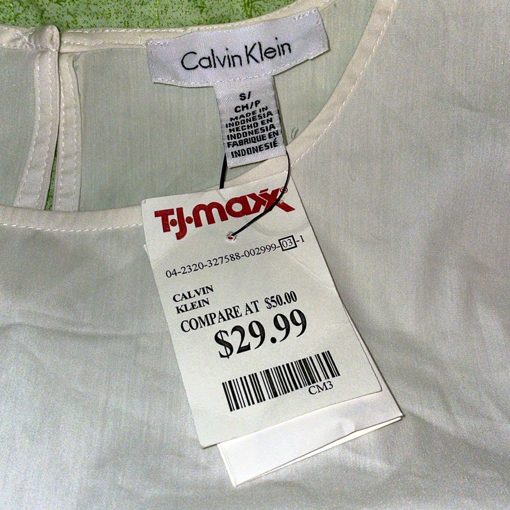 NWT CALVIN KLEIN Women’s 1/4 sleeve White Blouse.  Size S/P. - Picture 3 of 4